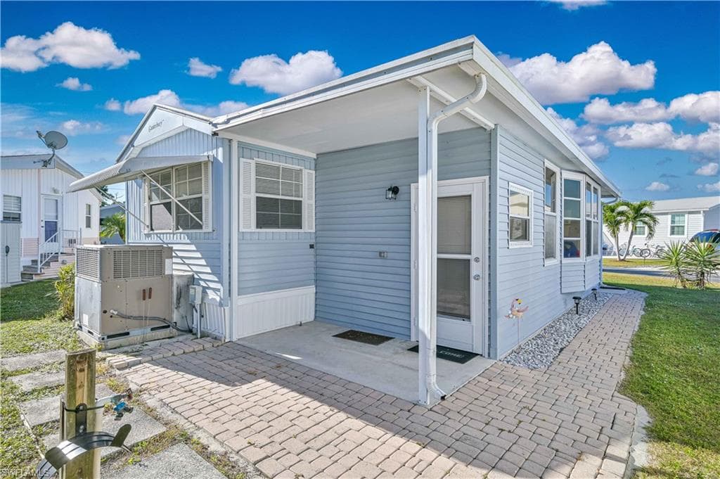 4751 Liberty LN W, ESTERO FL 33928-3