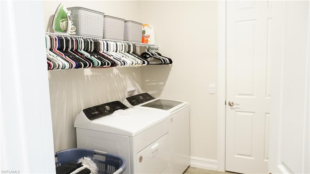 860 Heather Lake AVE, CAPE CORAL FL 33993-5