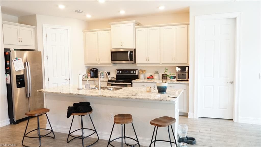 860 Heather Lake AVE, CAPE CORAL FL 33993-2