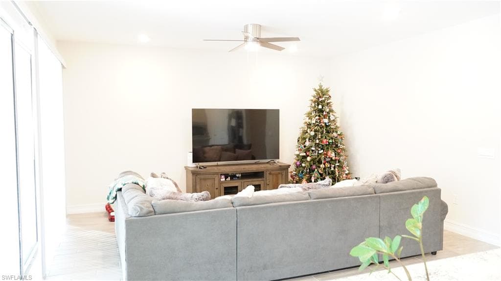 860 Heather Lake AVE, CAPE CORAL FL 33993-3