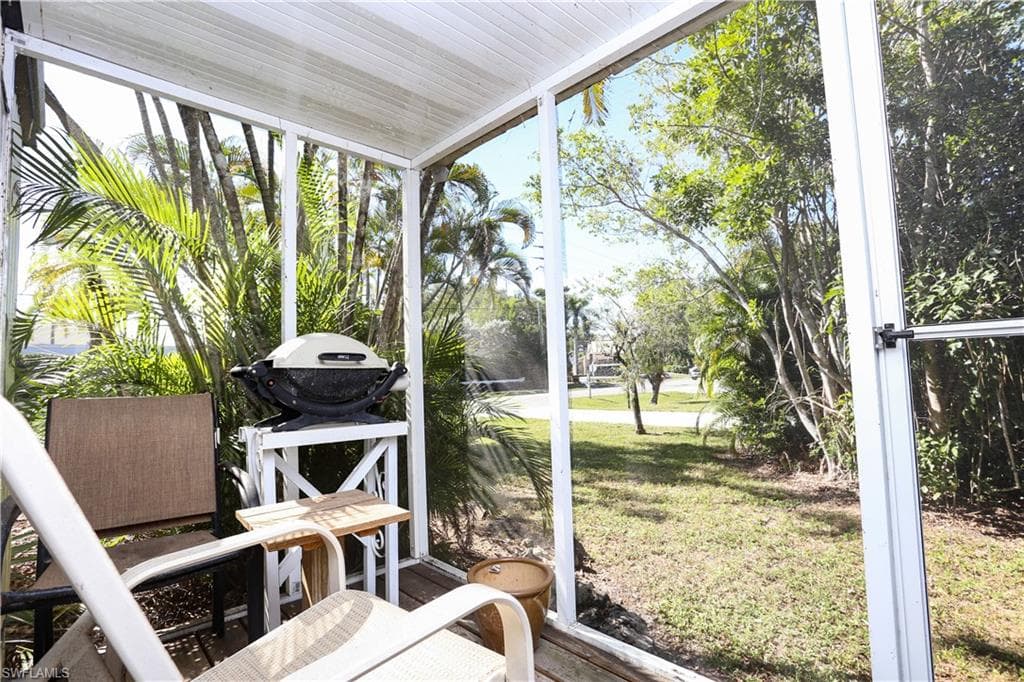 893 Manatee RD, NAPLES FL 34114-12