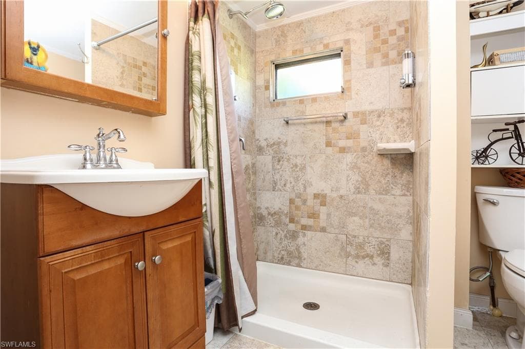 893 Manatee RD, NAPLES FL 34114-6