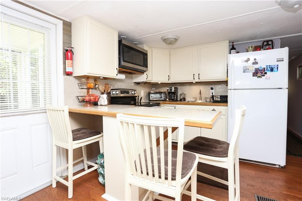 893 Manatee RD, NAPLES FL 34114-9