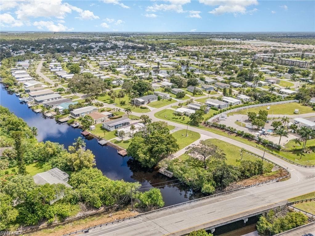 893 Manatee RD, NAPLES FL 34114-17