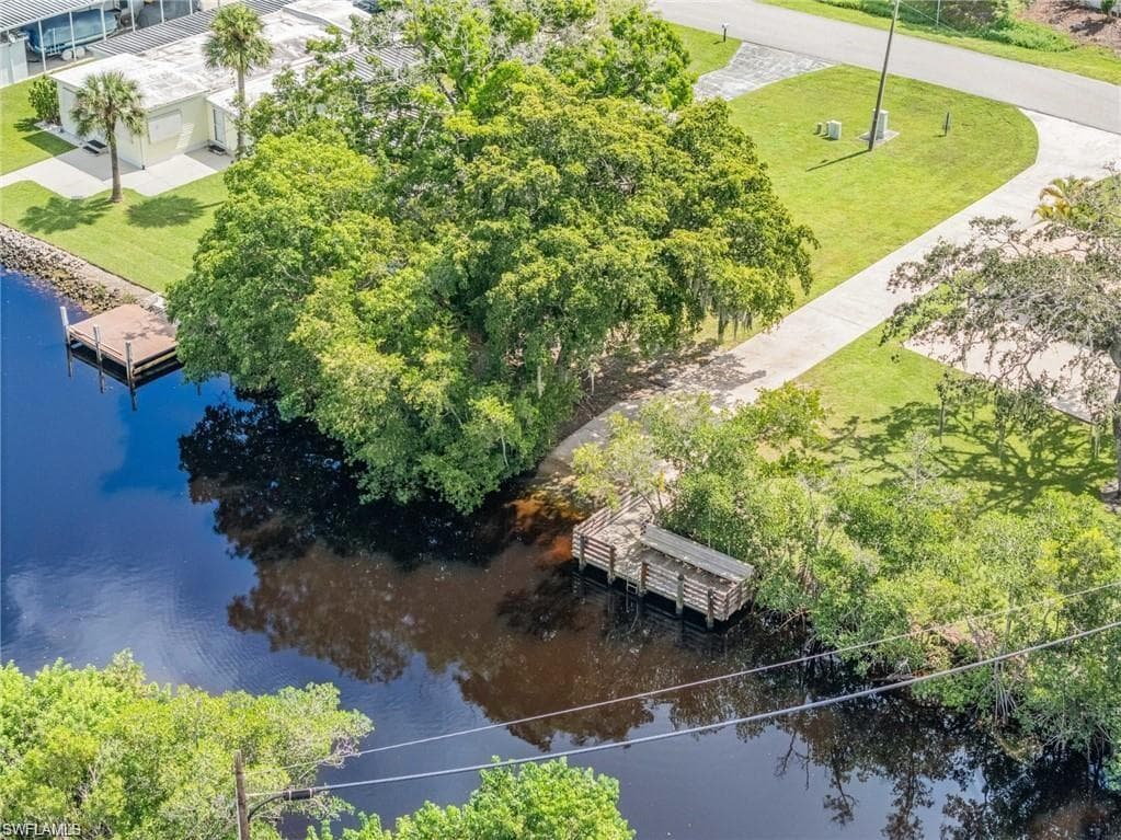 893 Manatee RD, NAPLES FL 34114-18