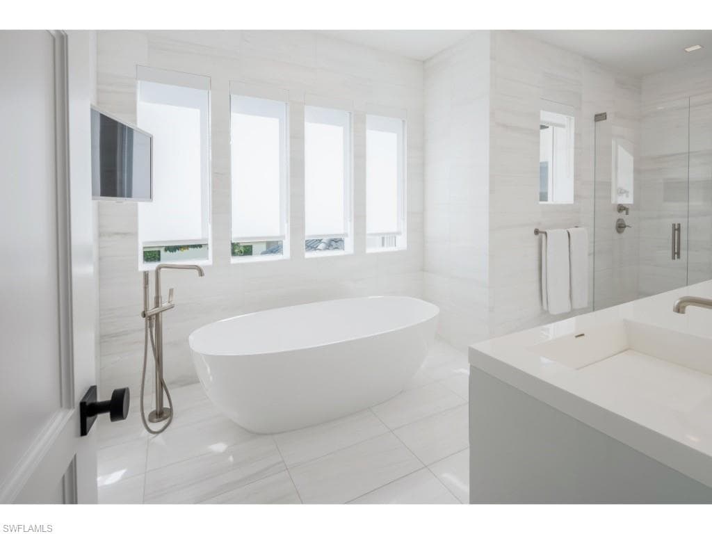 997 Spyglass LN, NAPLES FL 34102-12