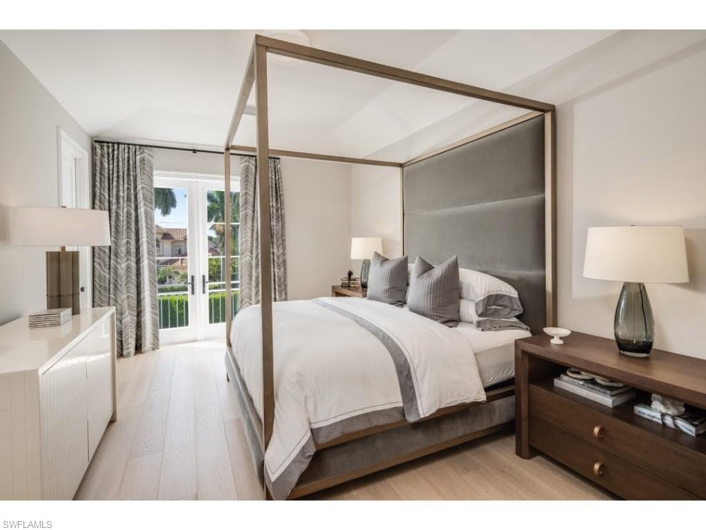 997 Spyglass LN, NAPLES FL 34102-14