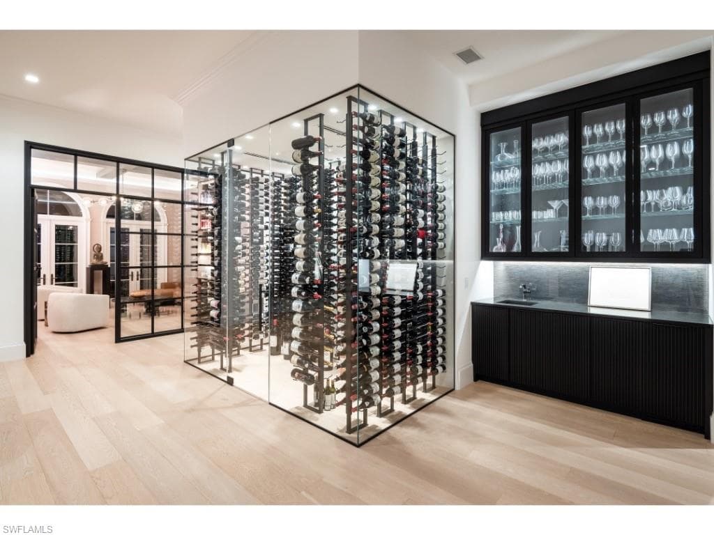 997 Spyglass LN, NAPLES FL 34102-7