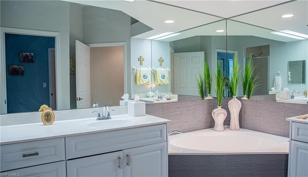 10711 Crooked River RD # 202, ESTERO FL 34135-19