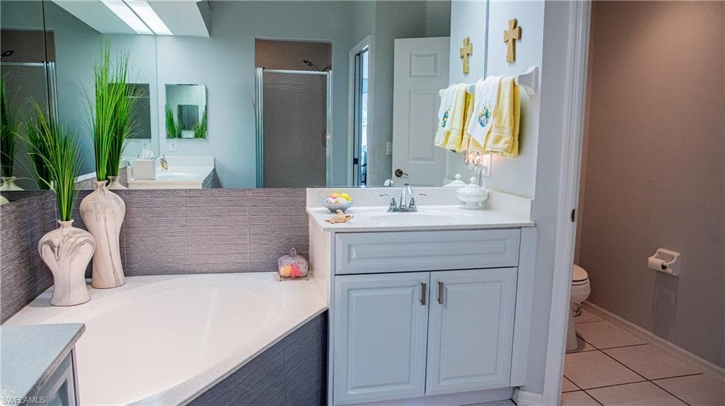 10711 Crooked River RD # 202, ESTERO FL 34135-20