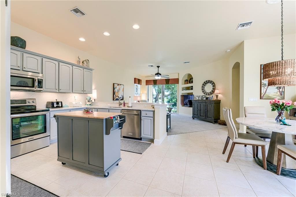 8920 Crown Colony BLVD, FORT MYERS FL 33908-14