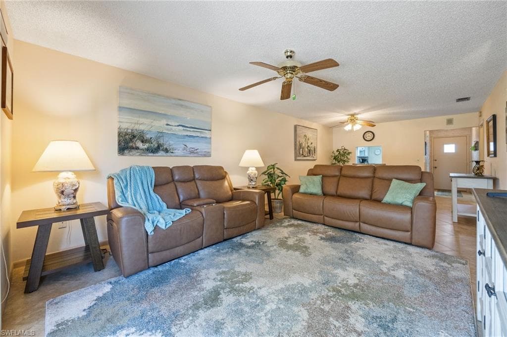 6823 Sandtrap DR, FORT MYERS FL 33919-9