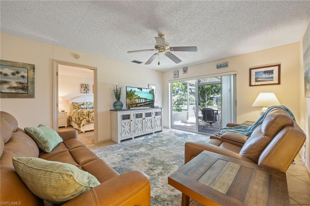 6823 Sandtrap DR, FORT MYERS FL 33919-10