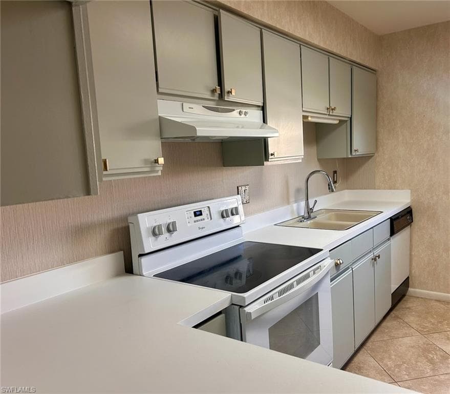 6823 Sandtrap DR, FORT MYERS FL 33919-3