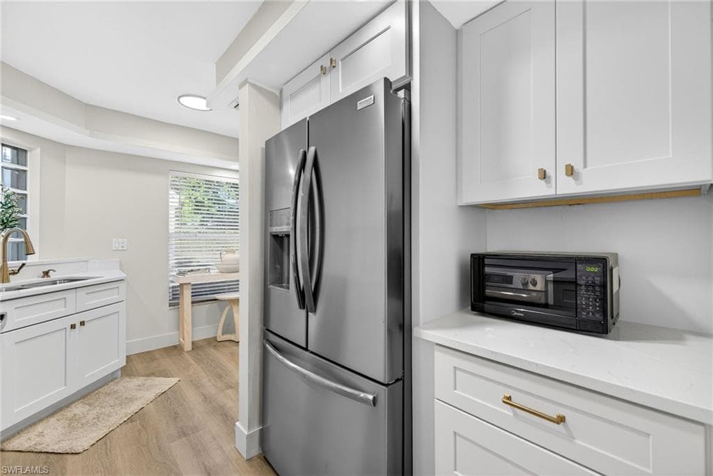 9832 Luna CIR # 103G, NAPLES FL 34109-8