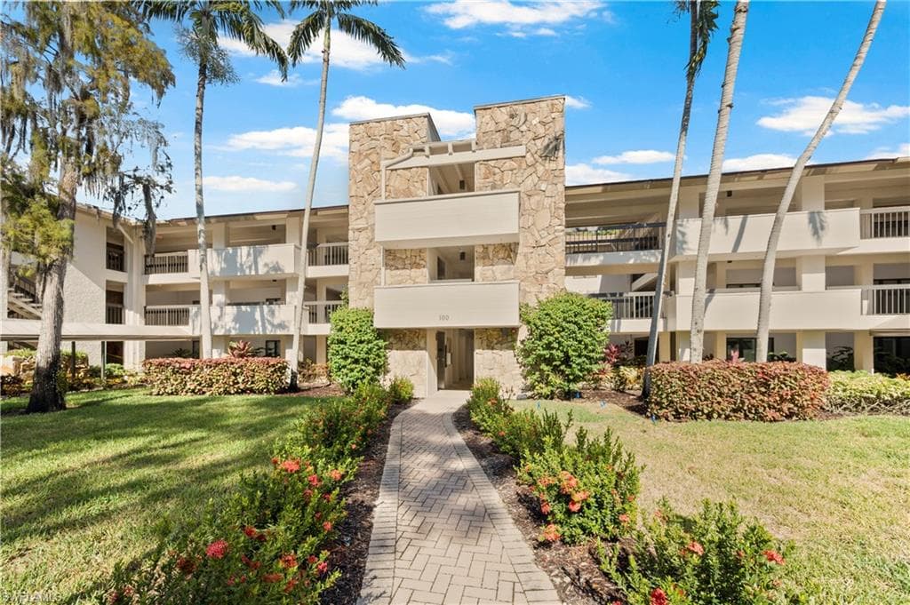 100 Wyndemere WAY # A203, NAPLES FL 34105-15
