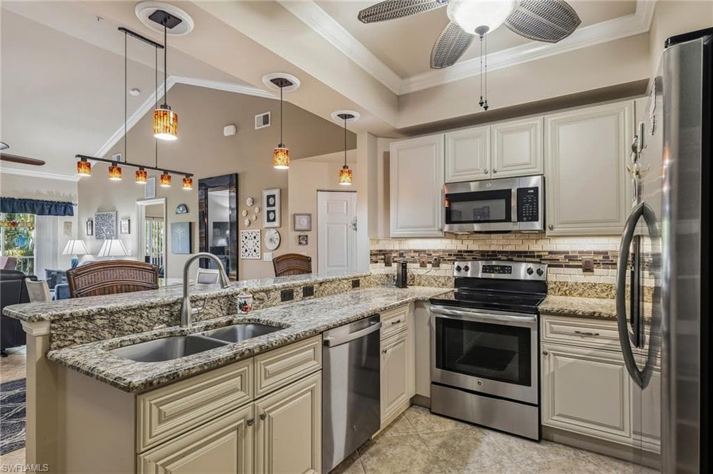 1076 Winding Pines CIR # 206, CAPE CORAL FL 33909-6