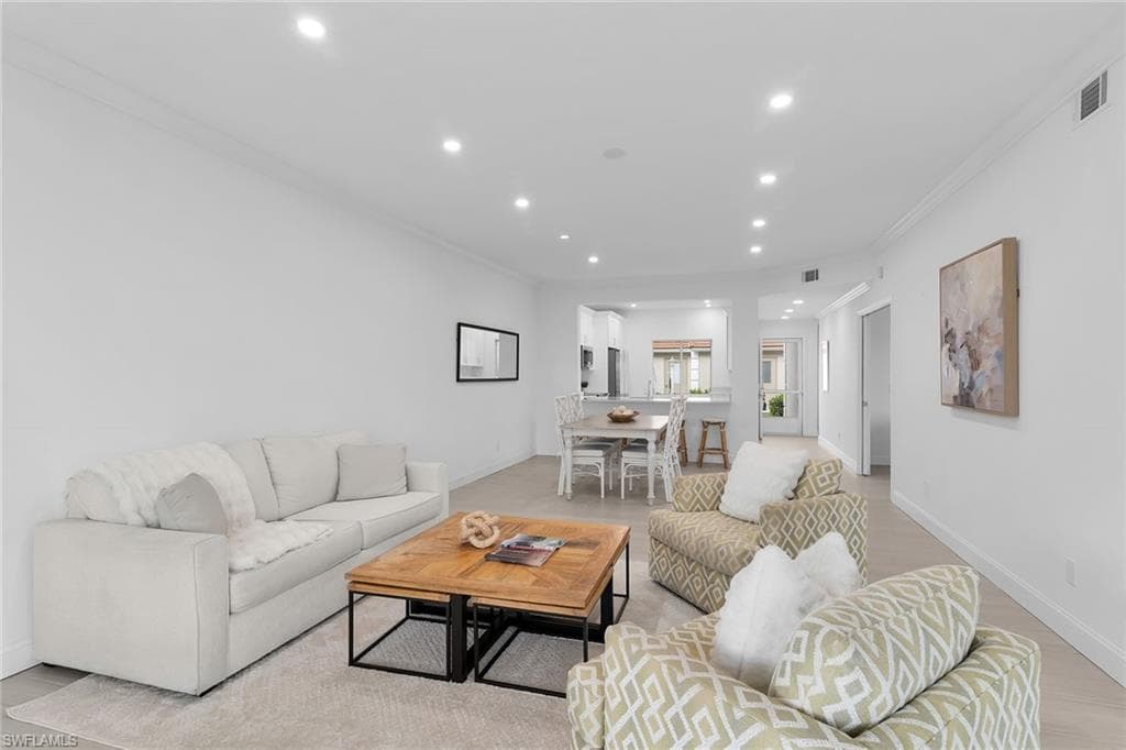 700 Saratoga CIR B-101-8