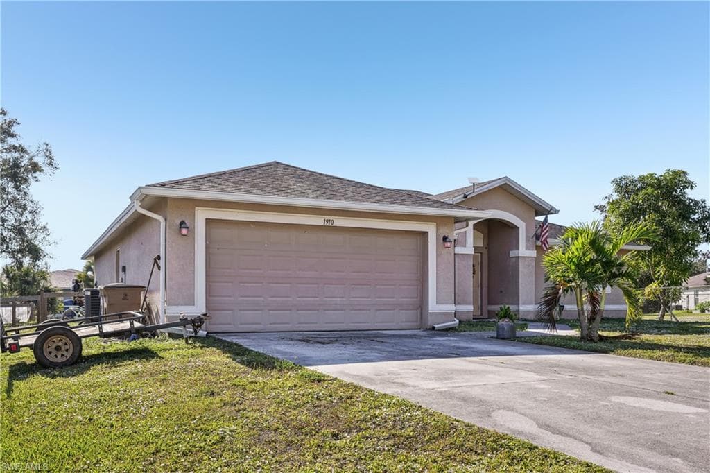 1910 Lorna AVE, LEHIGH ACRES FL 33972-2