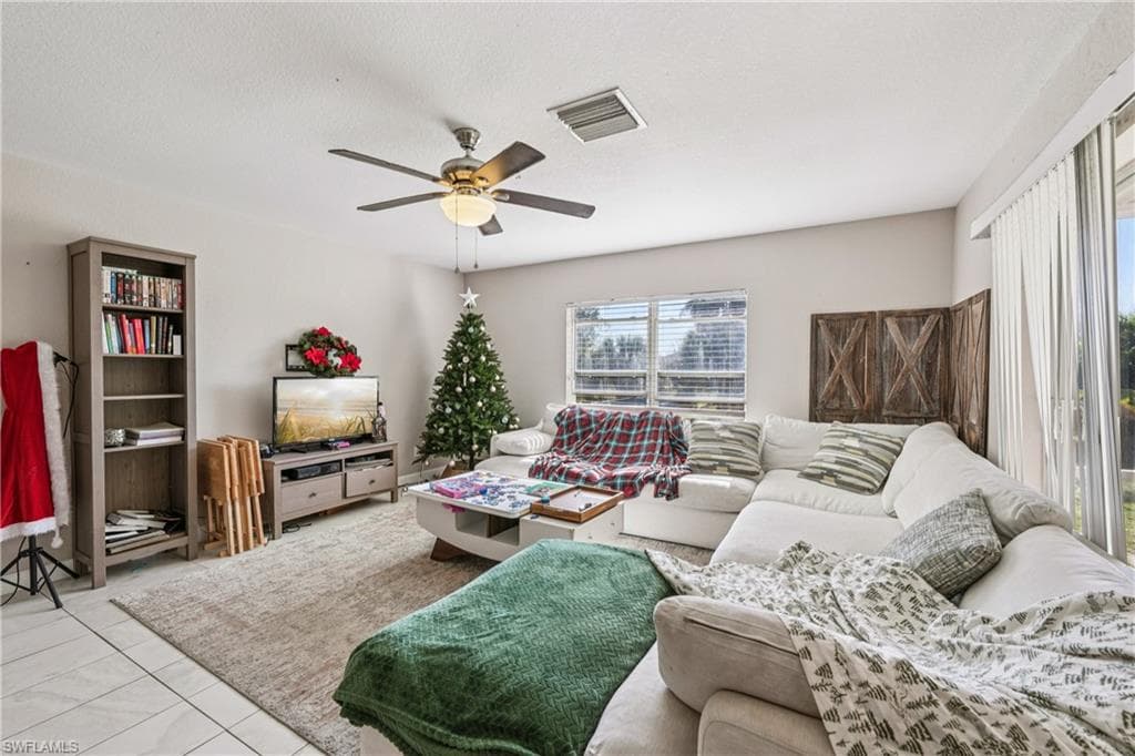 1910 Lorna AVE, LEHIGH ACRES FL 33972-4