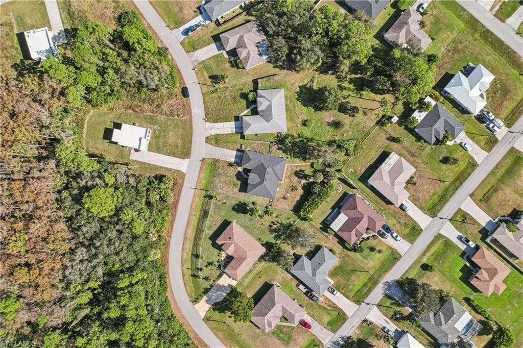 1910 Lorna AVE, LEHIGH ACRES FL 33972-40