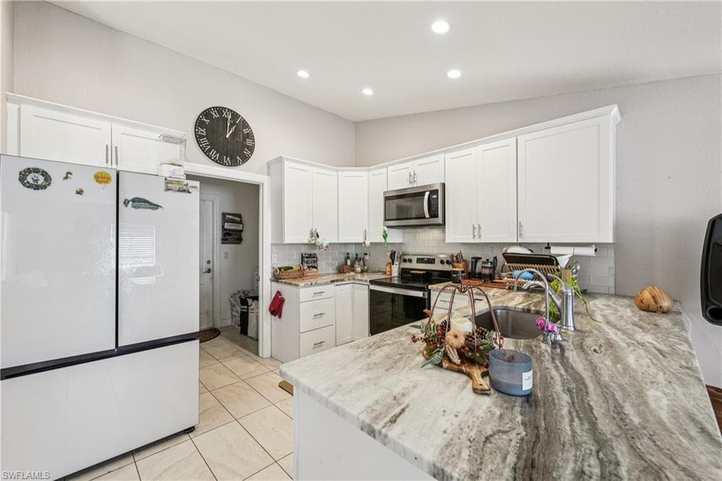 1910 Lorna AVE, LEHIGH ACRES FL 33972-10