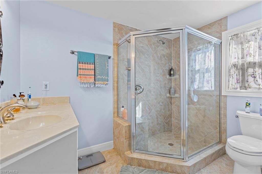 2569 Outrigger LN, NAPLES FL 34104-22