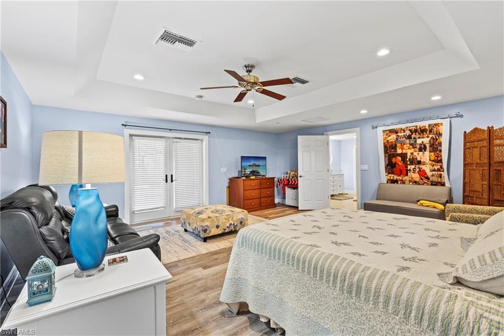 2569 Outrigger LN, NAPLES FL 34104-12