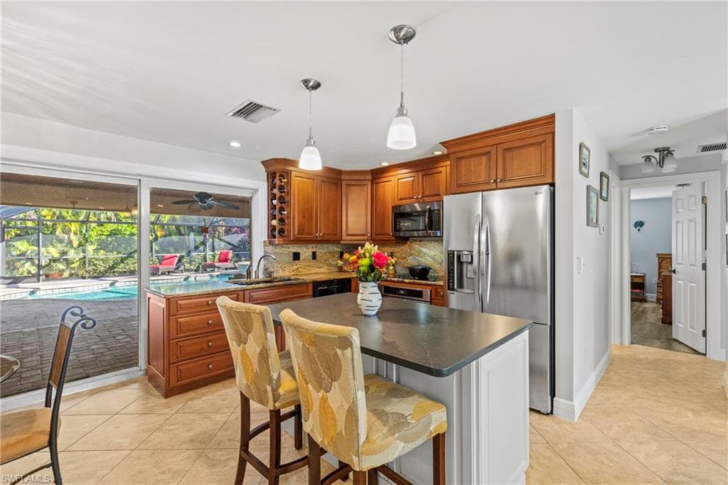 2569 Outrigger LN, NAPLES FL 34104-4