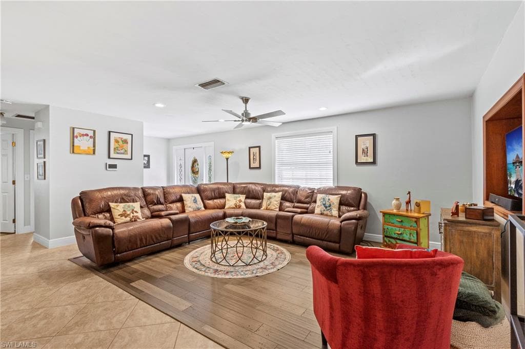 2569 Outrigger LN, NAPLES FL 34104-8