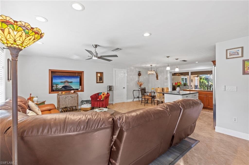 2569 Outrigger LN, NAPLES FL 34104-10