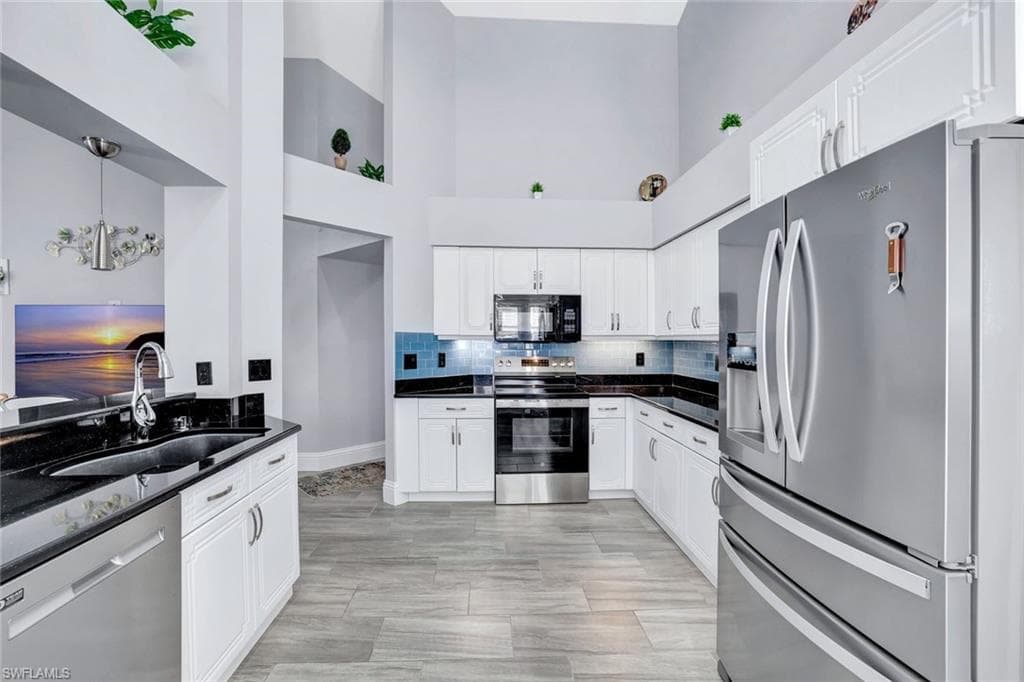 159 Lady Palm DR, NAPLES FL 34104-6