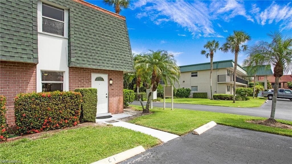600 Valley Stream DR # I, NAPLES FL 34113-1