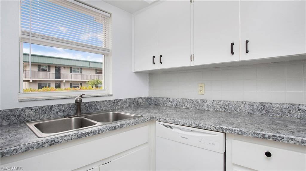 600 Valley Stream DR # I, NAPLES FL 34113-12