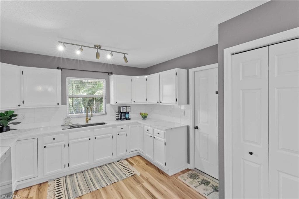 428 Sharwood DR, NAPLES FL 34110-13