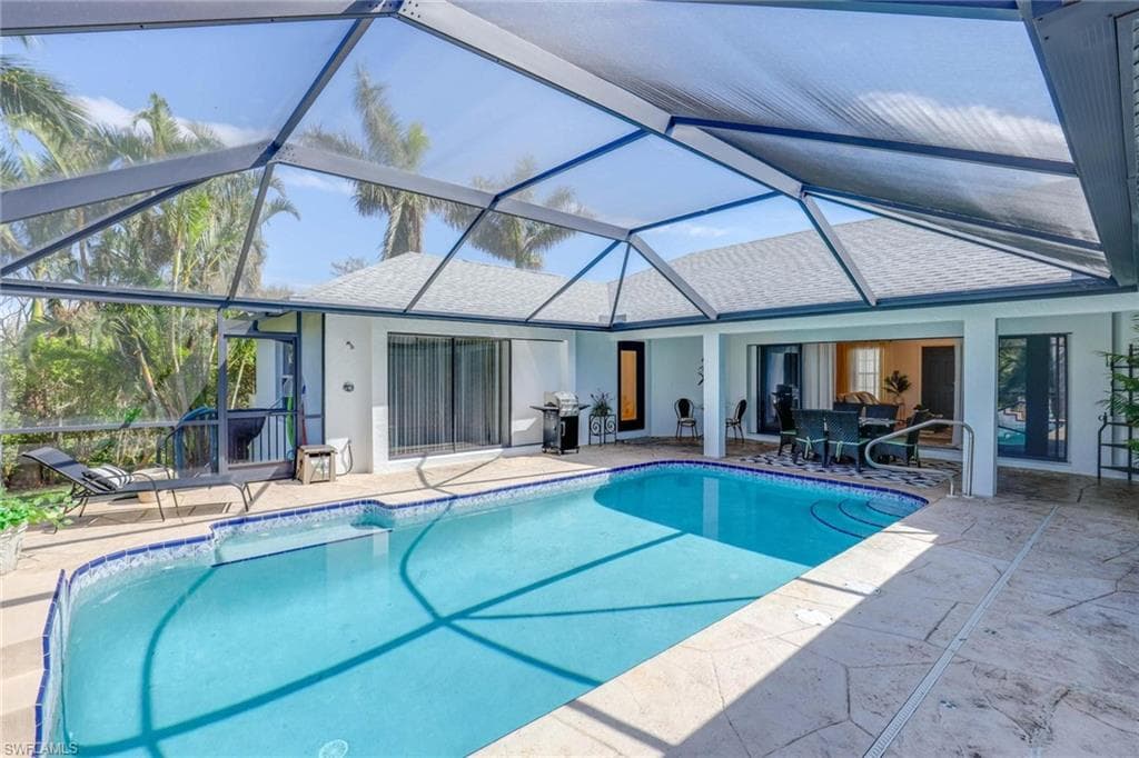 428 Sharwood DR, NAPLES FL 34110-27