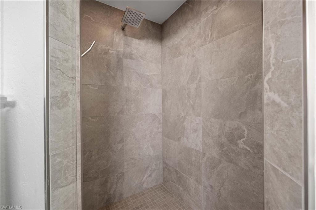428 Sharwood DR, NAPLES FL 34110-20