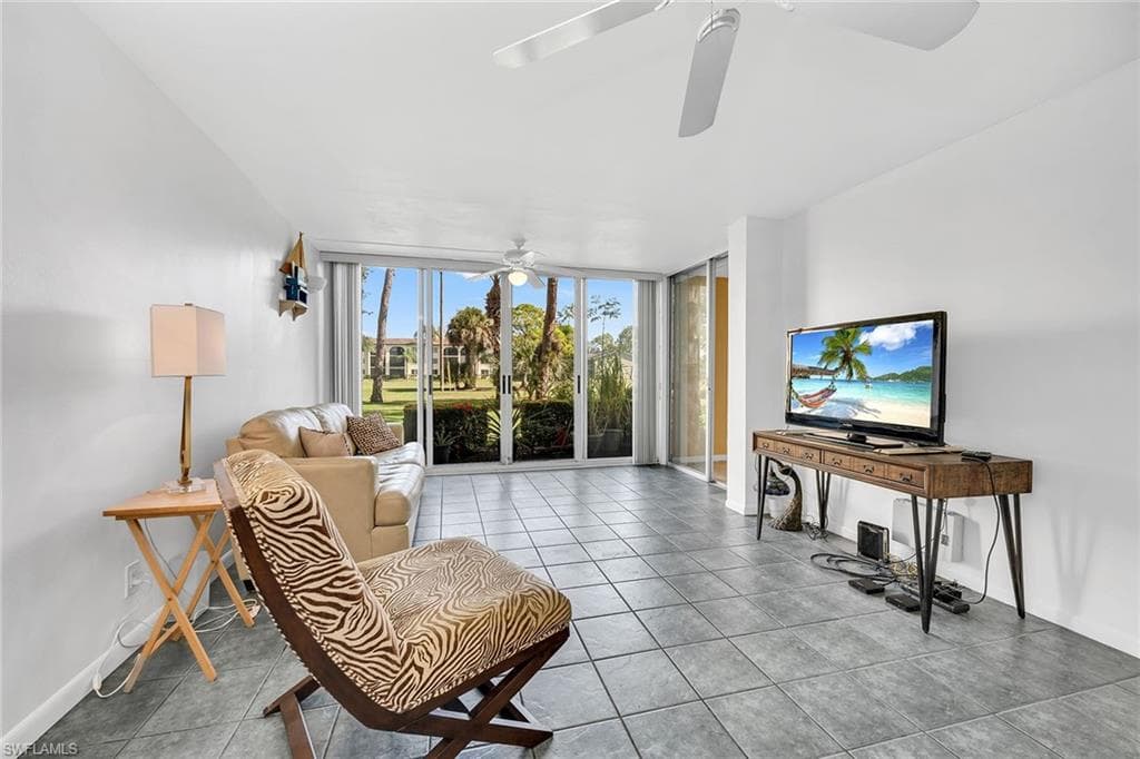 1086 Forest Lakes DR # 102, NAPLES FL 34105-5