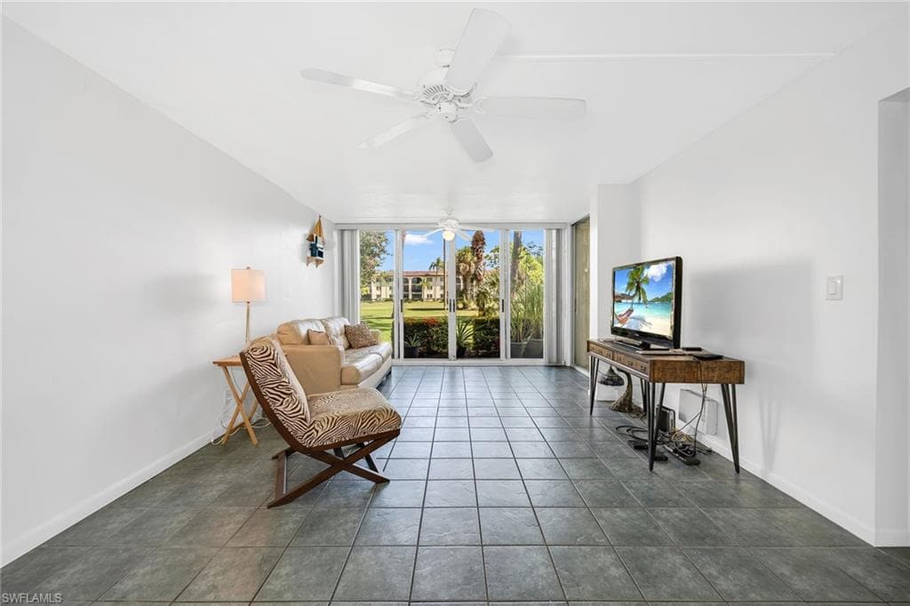 1086 Forest Lakes DR # 102, NAPLES FL 34105-10