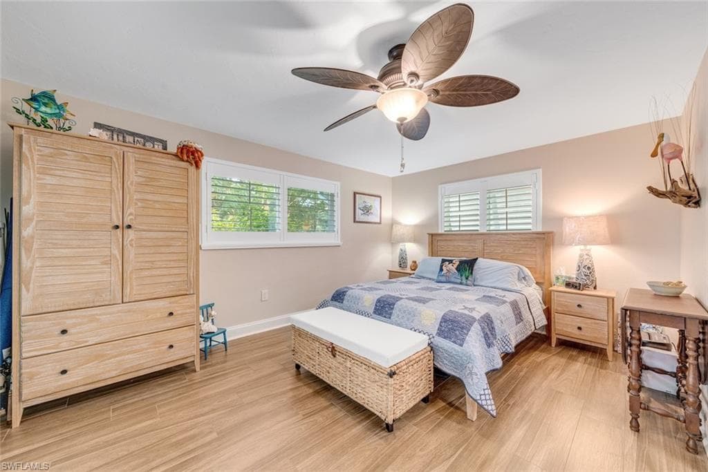 1076 Captains Walk ST, SANIBEL FL 33957-26