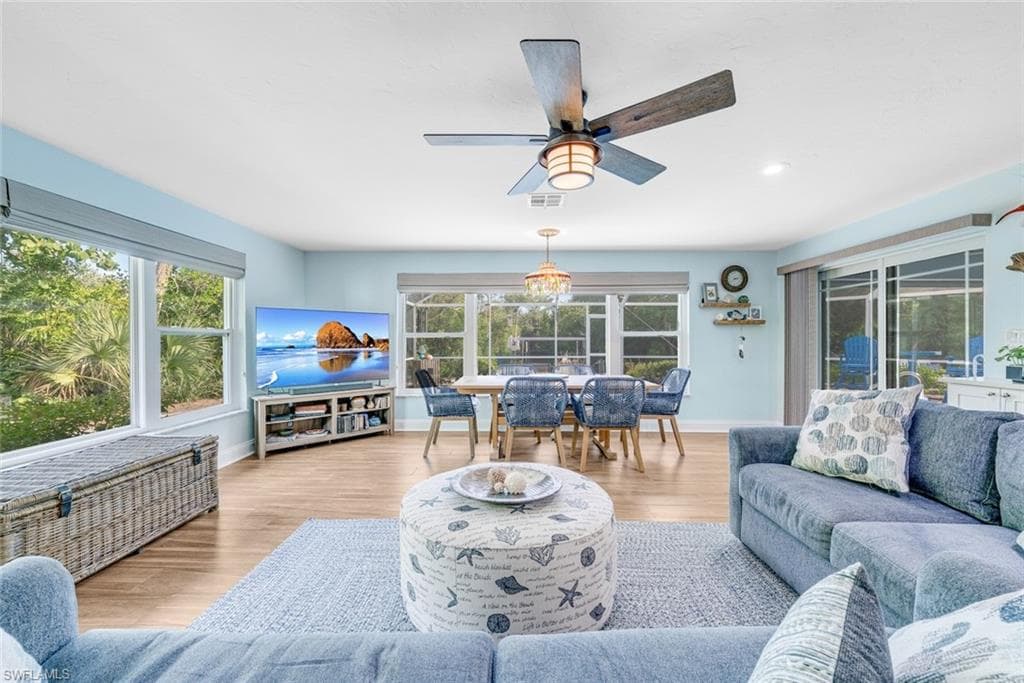 1076 Captains Walk ST, SANIBEL FL 33957-5