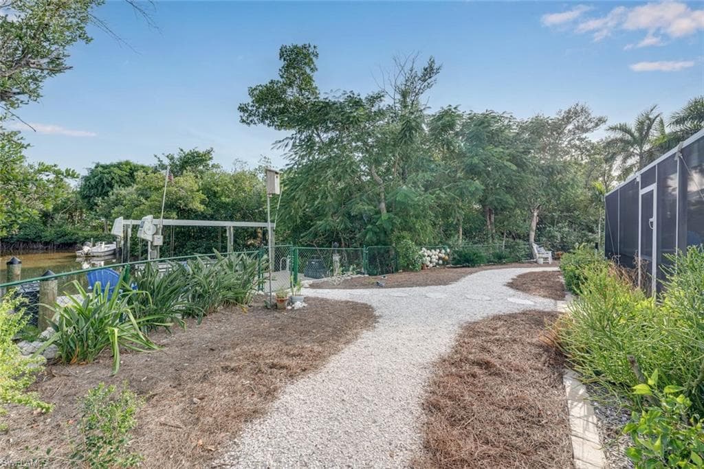 1076 Captains Walk ST, SANIBEL FL 33957-41