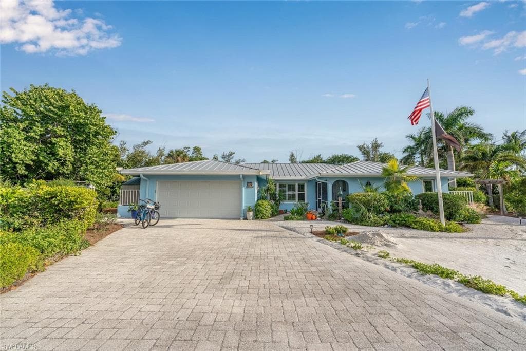 1076 Captains Walk ST, SANIBEL FL 33957-45