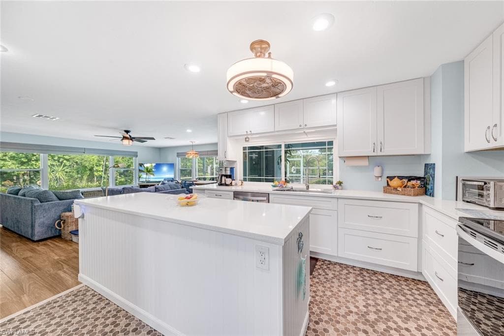 1076 Captains Walk ST, SANIBEL FL 33957-16