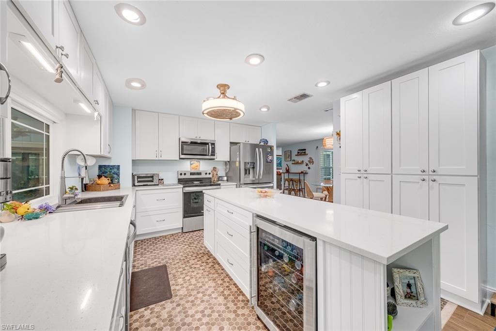 1076 Captains Walk ST, SANIBEL FL 33957-15