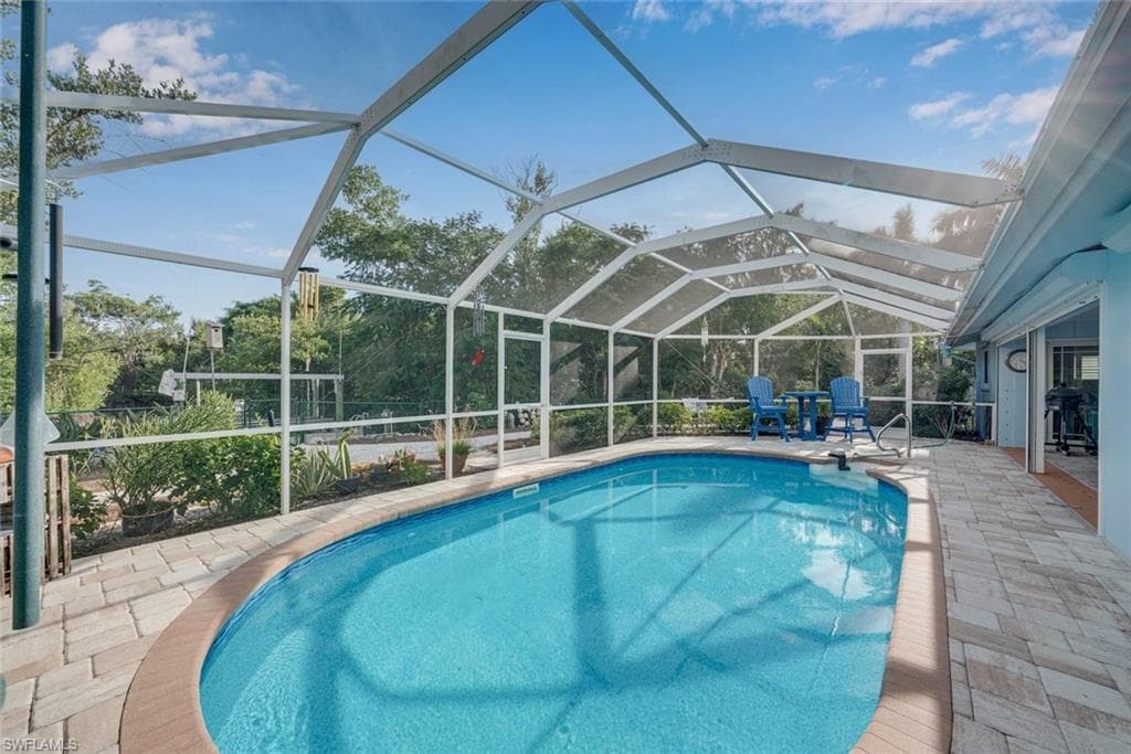 1076 Captains Walk ST, SANIBEL FL 33957-21