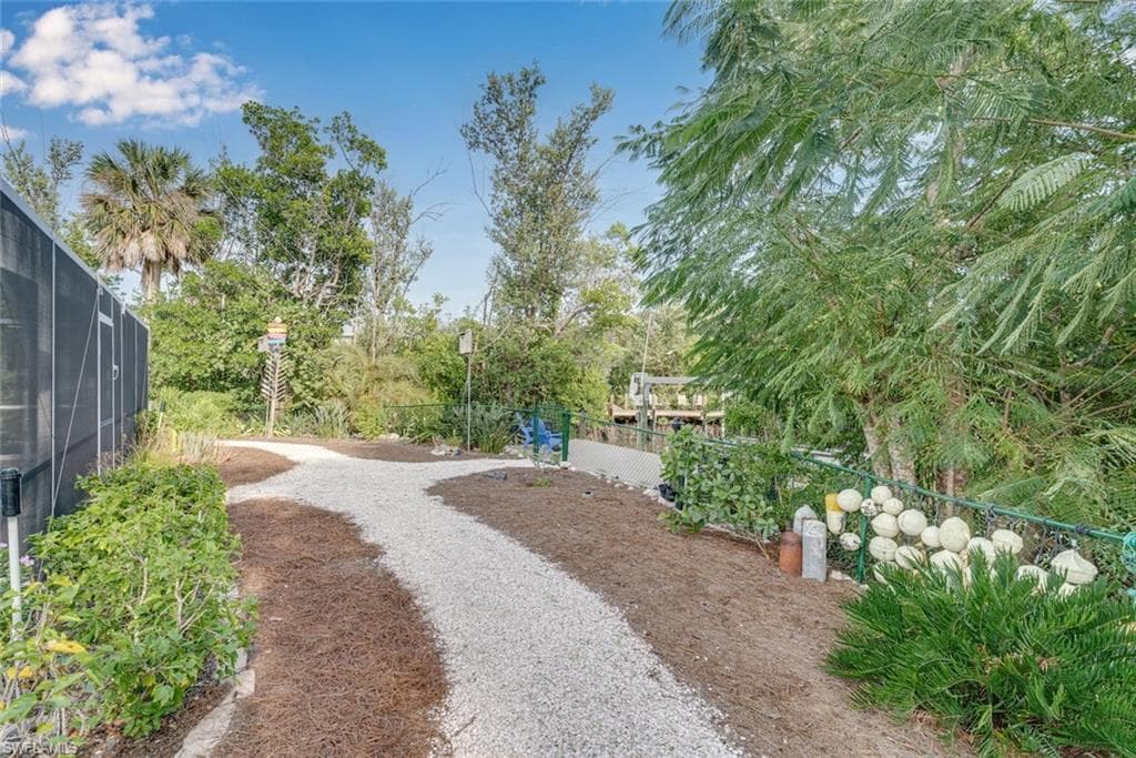 1076 Captains Walk ST, SANIBEL FL 33957-2
