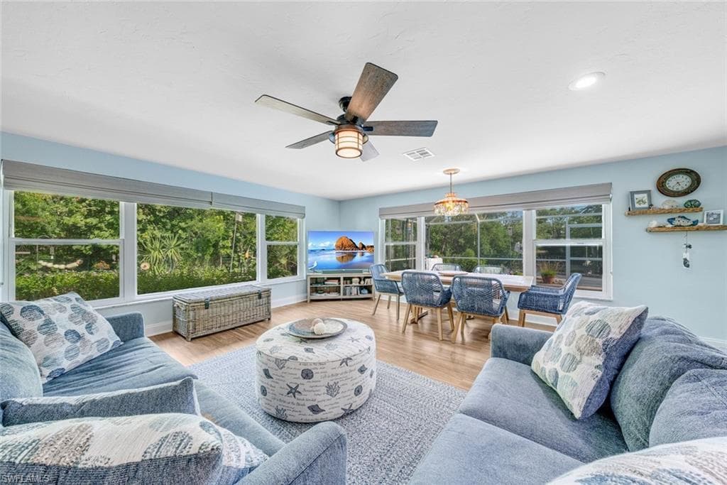 1076 Captains Walk ST, SANIBEL FL 33957-4