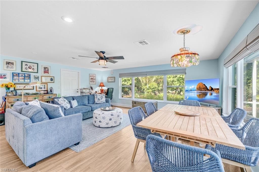 1076 Captains Walk ST, SANIBEL FL 33957-8