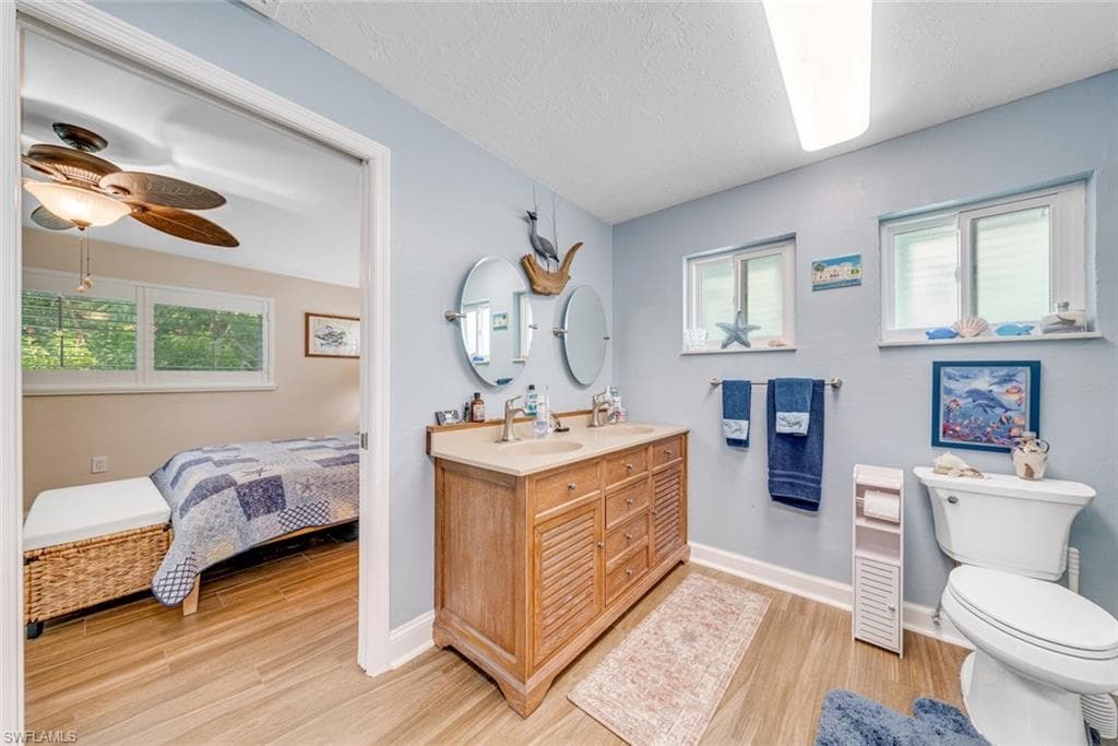1076 Captains Walk ST, SANIBEL FL 33957-29